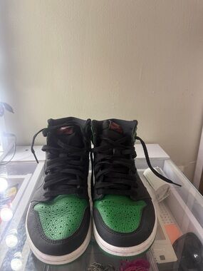 Nike Women's High-Top Sneakers in Black and Green